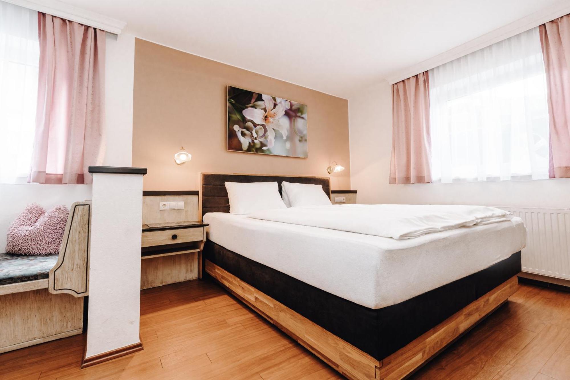 Hotel Garni Tannenhof Flachau Exterior photo